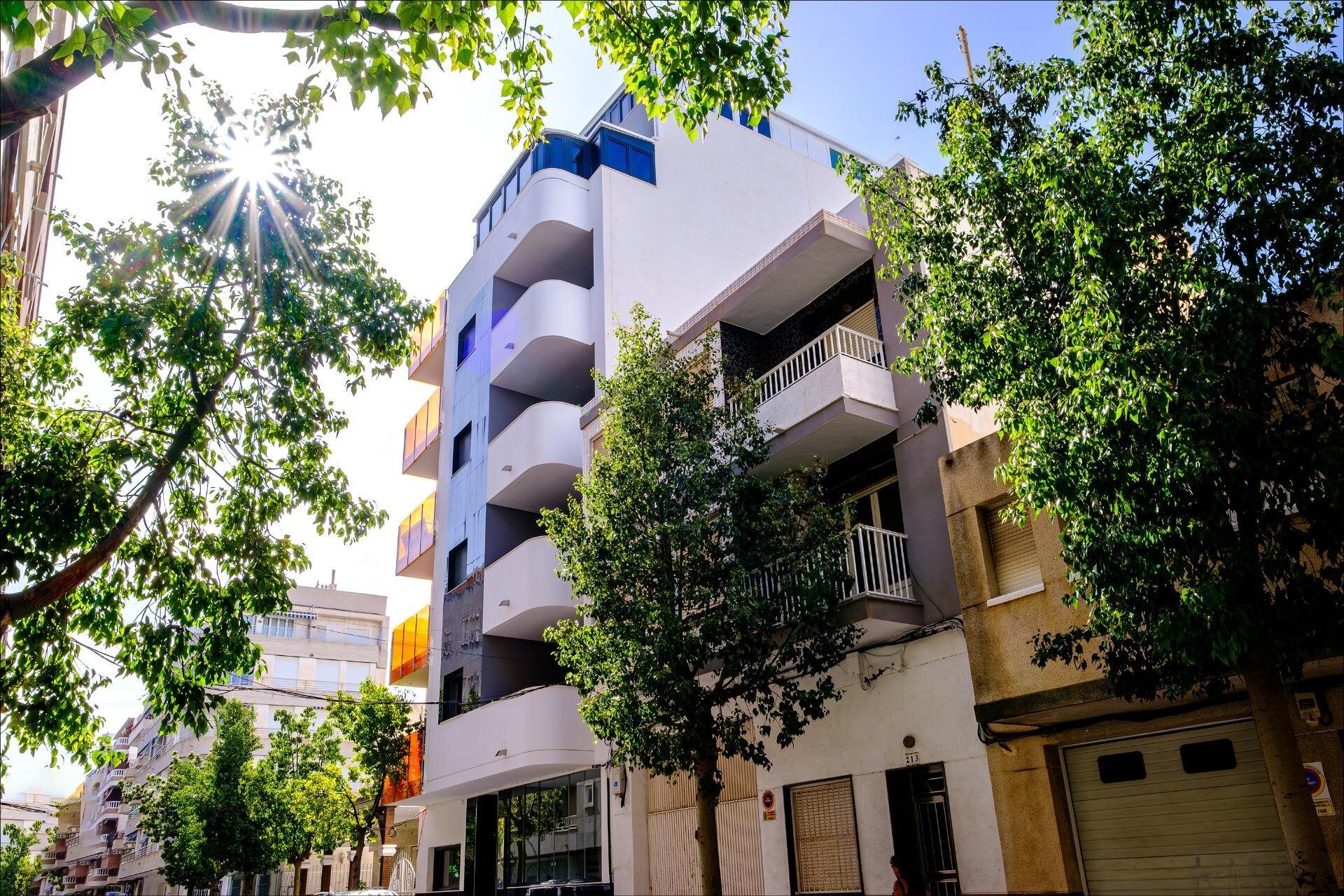 4-Bedroom Apartment in Estacion de Autobuses, Torrevieja - Image 2