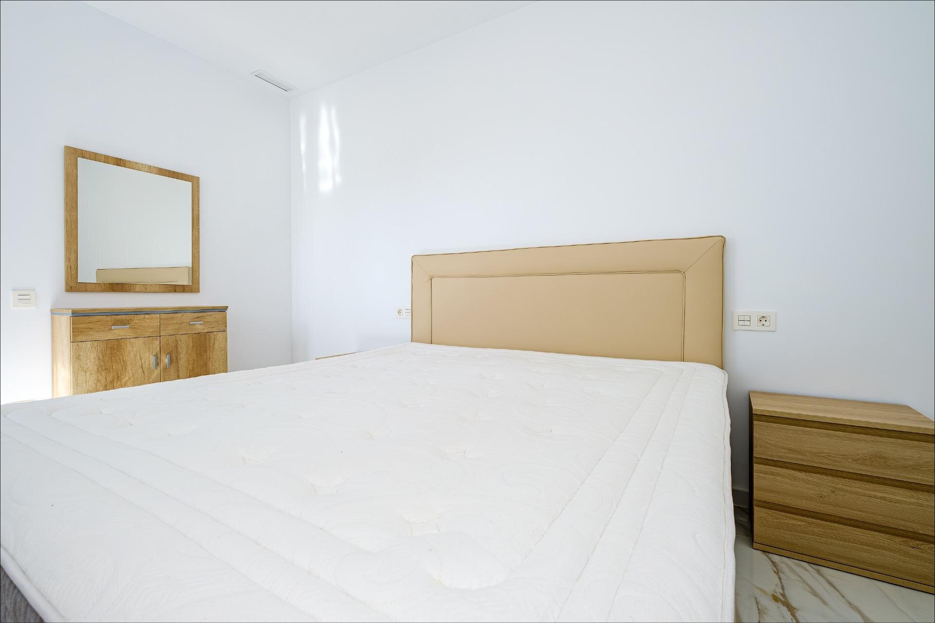 4-Bedroom Apartment in Estacion de Autobuses, Torrevieja - Image 26