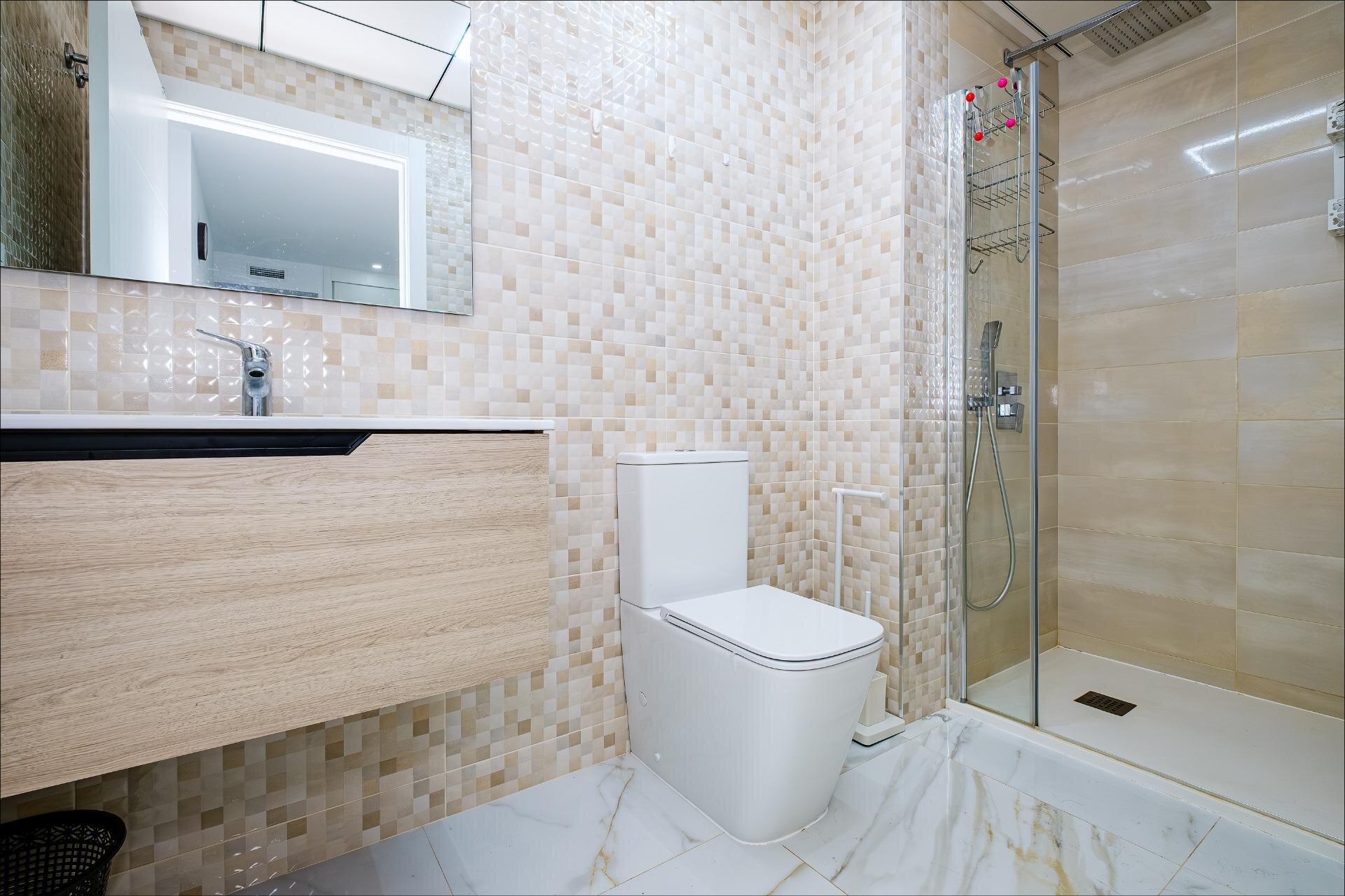 4-Bedroom Apartment in Estacion de Autobuses, Torrevieja - Image 30