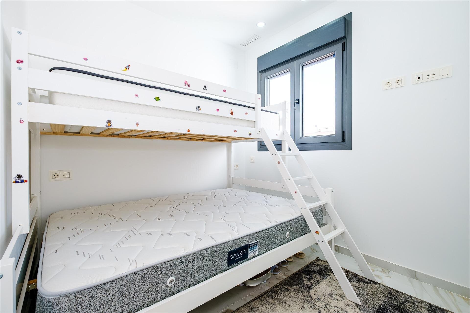 4-Bedroom Apartment in Estacion de Autobuses, Torrevieja - Image 35