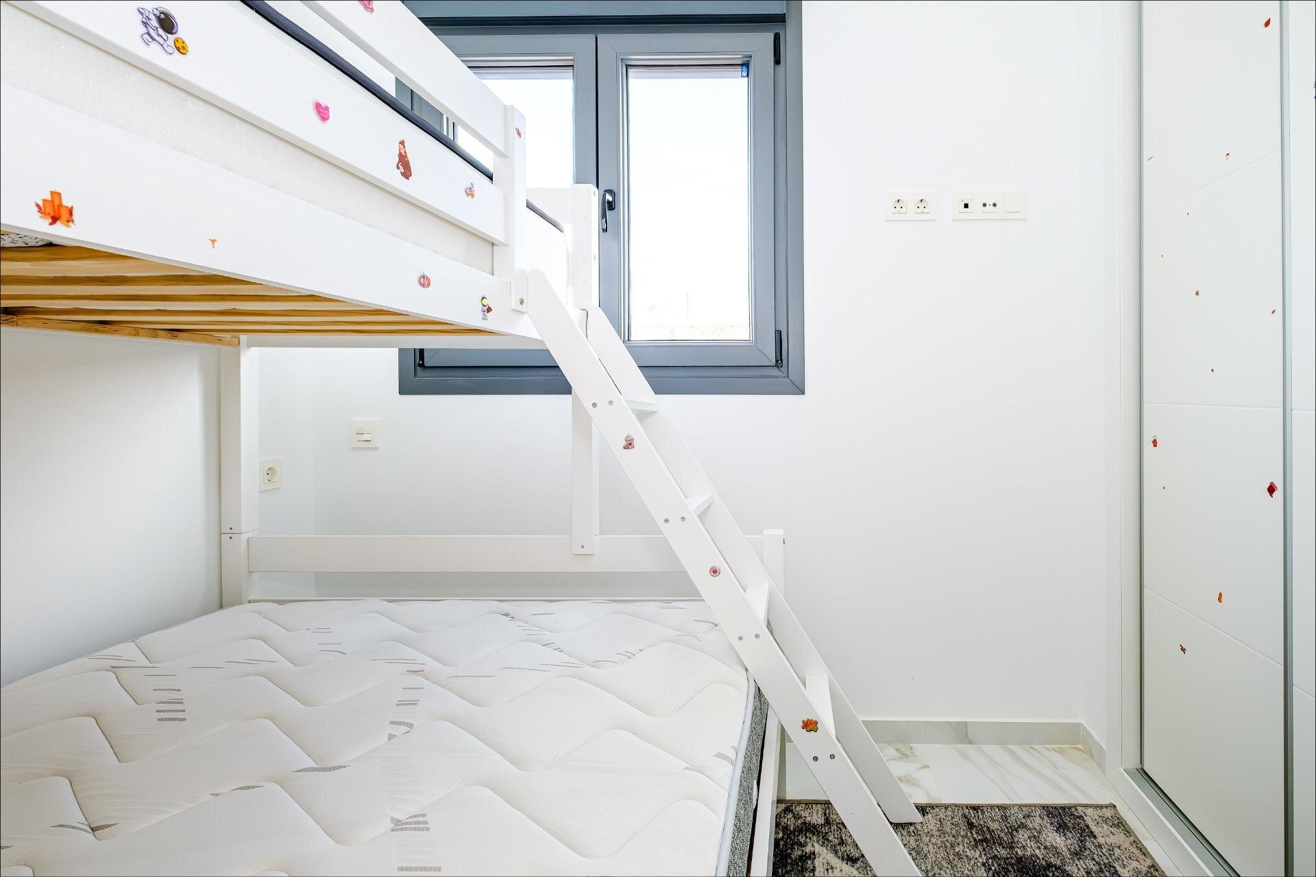 4-Bedroom Apartment in Estacion de Autobuses, Torrevieja - Image 37