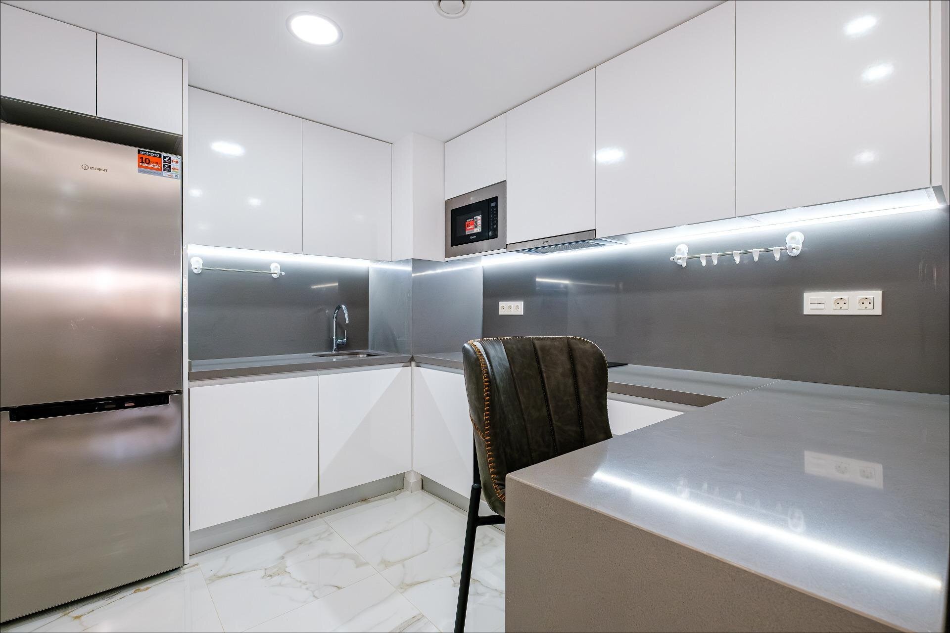 4-Bedroom Apartment in Estacion de Autobuses, Torrevieja - Image 6