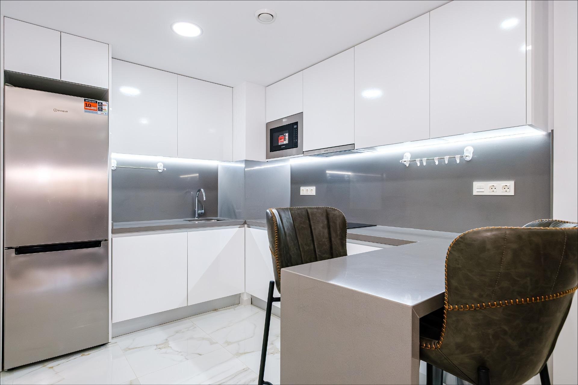 4-Bedroom Apartment in Estacion de Autobuses, Torrevieja - Image 7