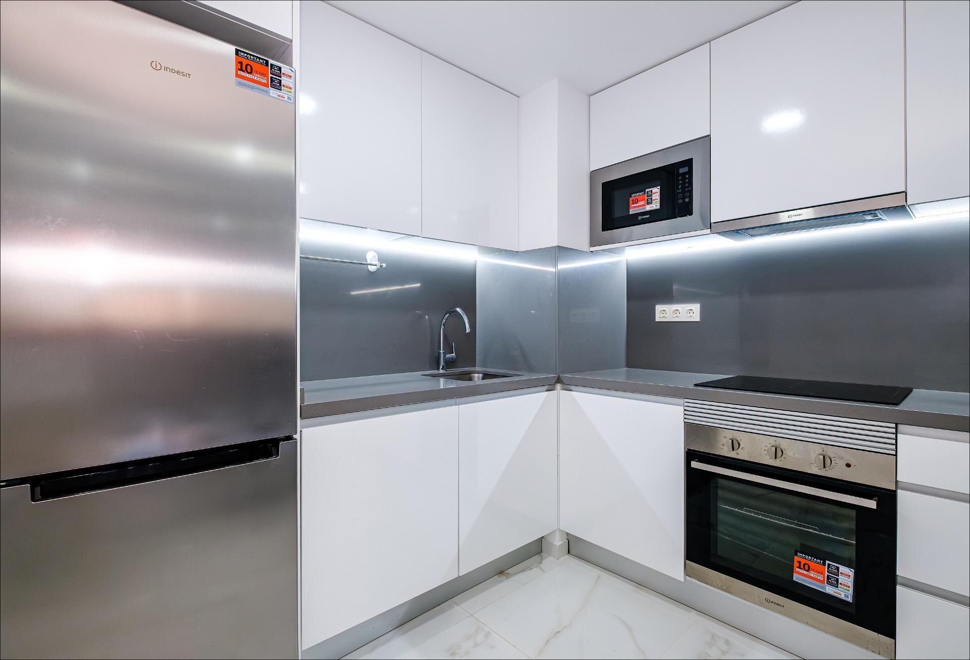 4-Bedroom Apartment in Estacion de Autobuses, Torrevieja - Image 8