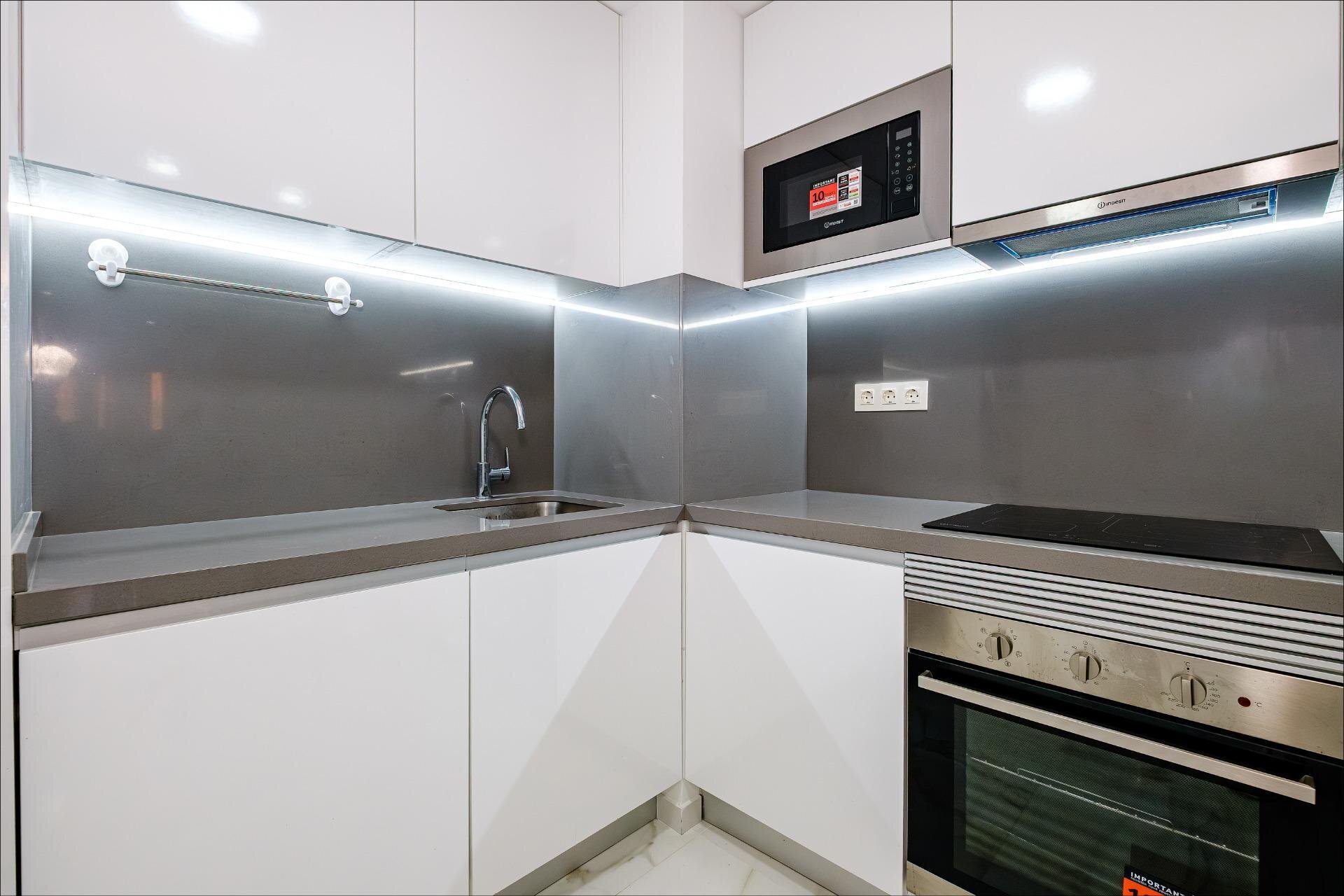 4-Bedroom Apartment in Estacion de Autobuses, Torrevieja - Image 9