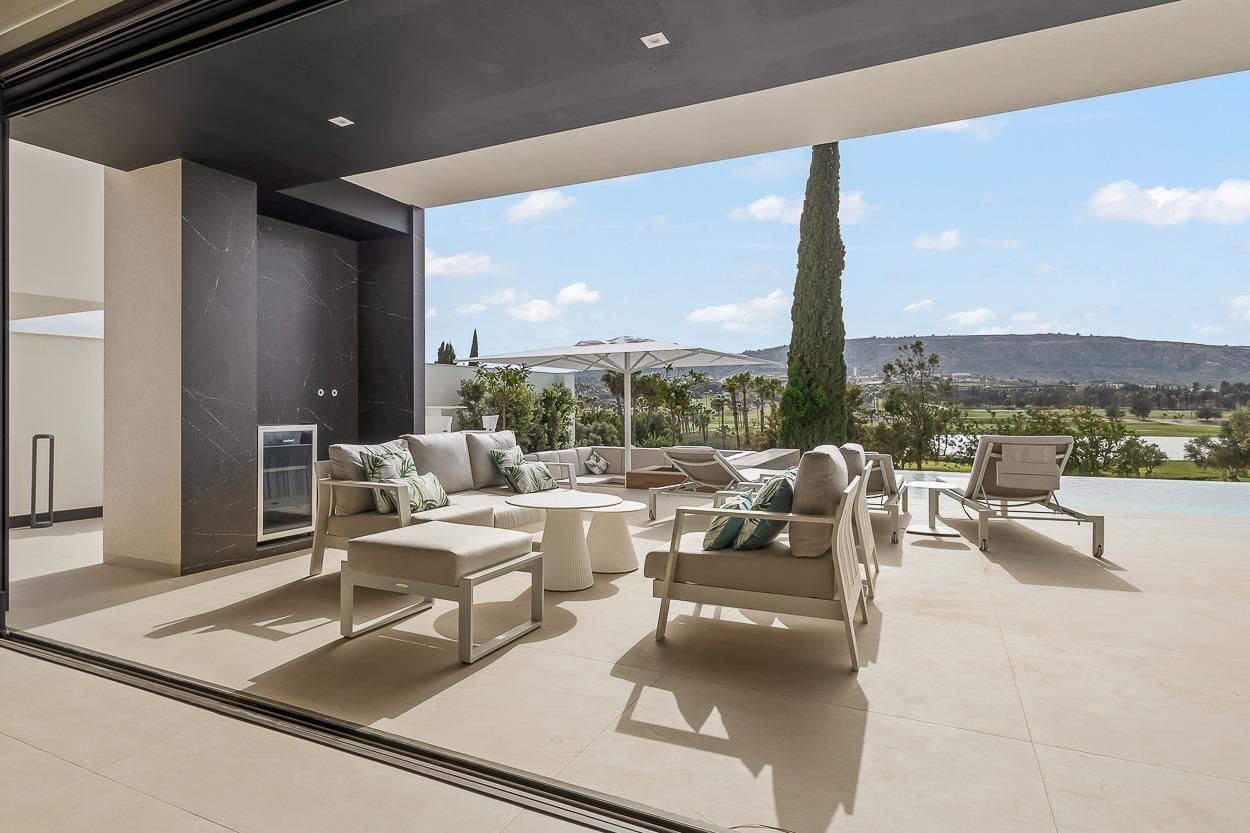 5-Bedroom Villa in Comunidad Valenciana, Algorfa - Image 4