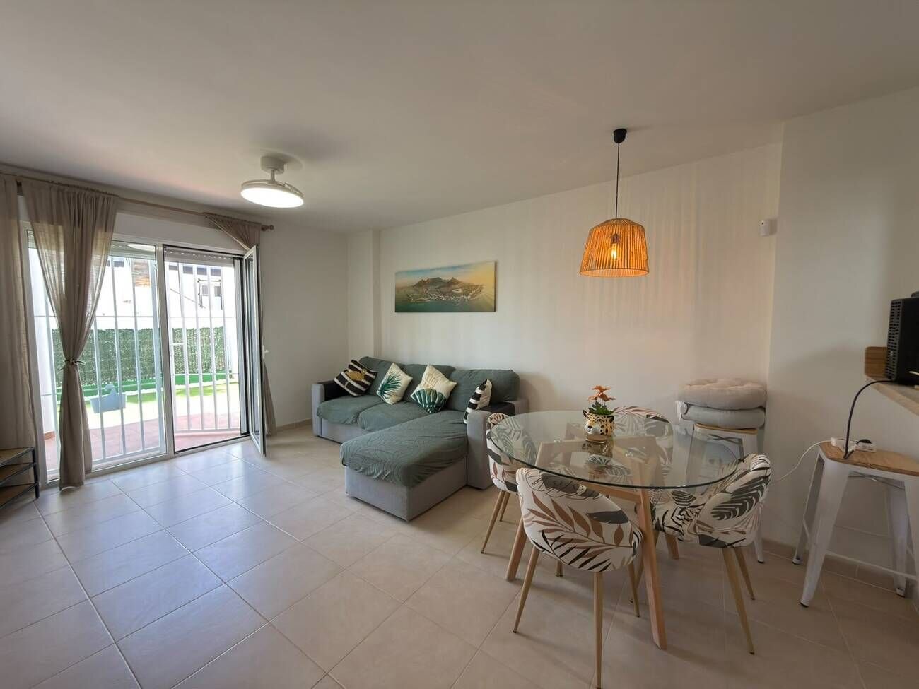 2-Bedroom Apartment in Las Filipinas, Orihuela Costa - Image 6