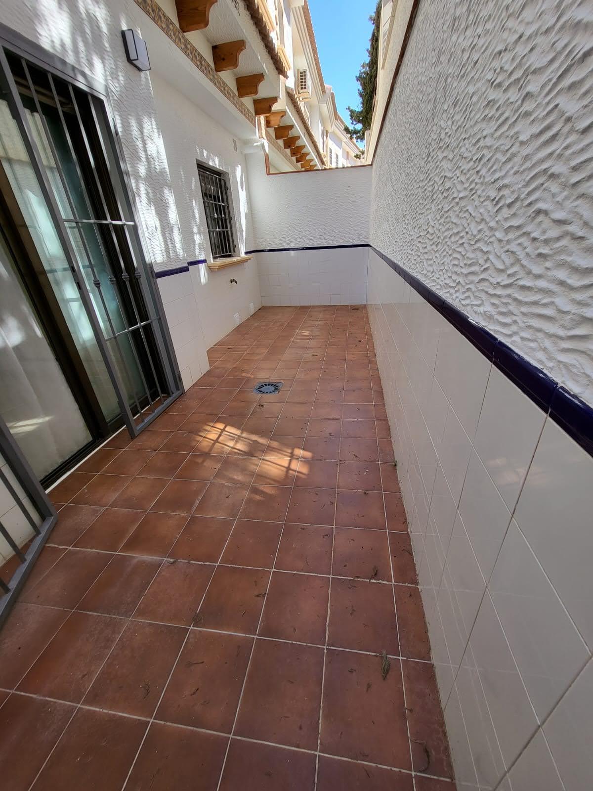 3-Bedroom House in San Miguel de Salinas - Image 3