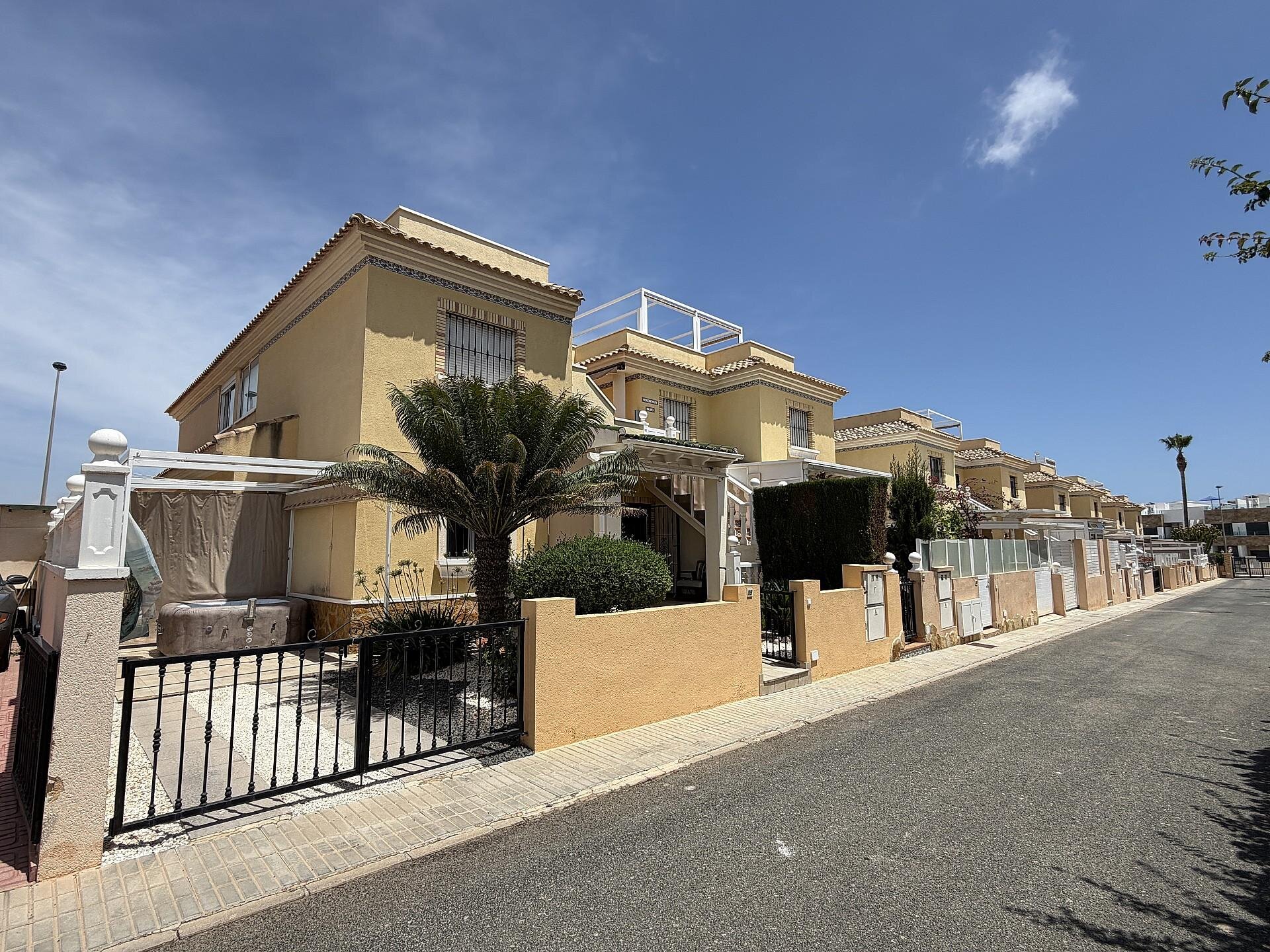 2-Bedroom Apartment in Los Dolses, Orihuela Costa - Image 25