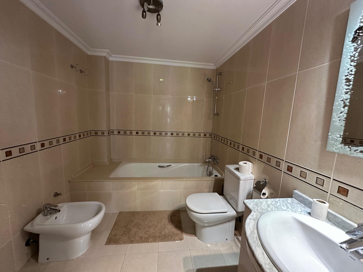 2-Bedroom Middle Floor Apartment in Altea | Sunny Casas ... - Image 12