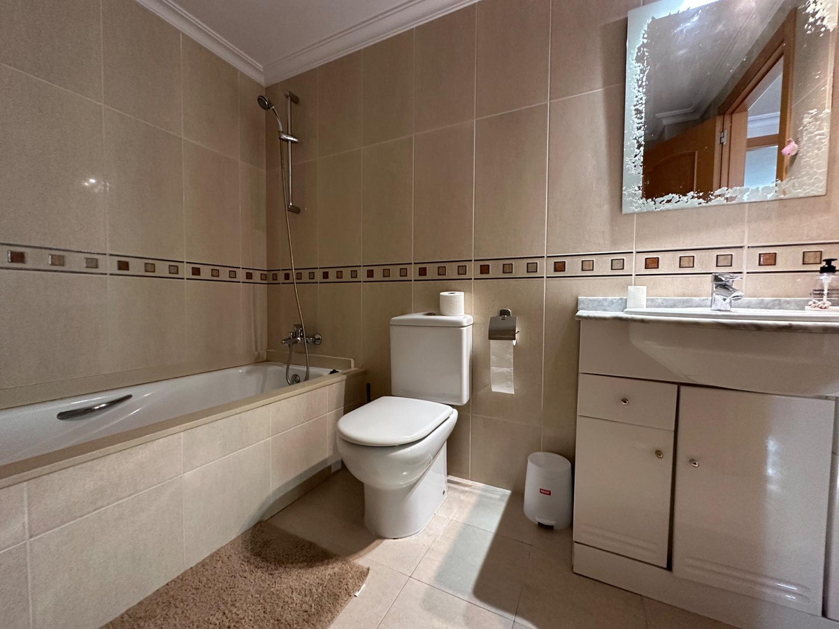 2-Bedroom Middle Floor Apartment in Altea | Sunny Casas ... - Image 24