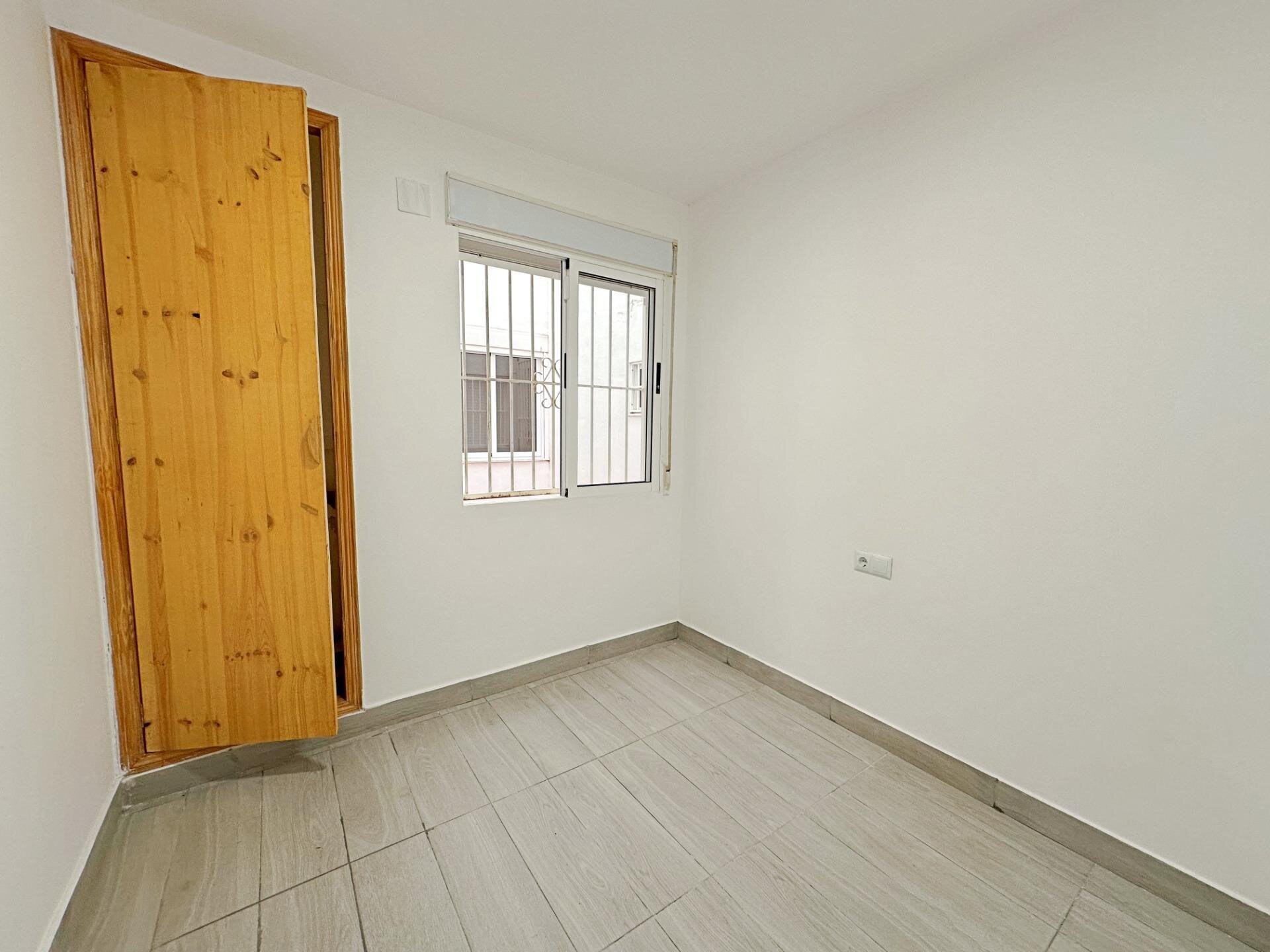 2-Bedroom Apartment in Estacion de Autobuses, Torrevieja - Image 12