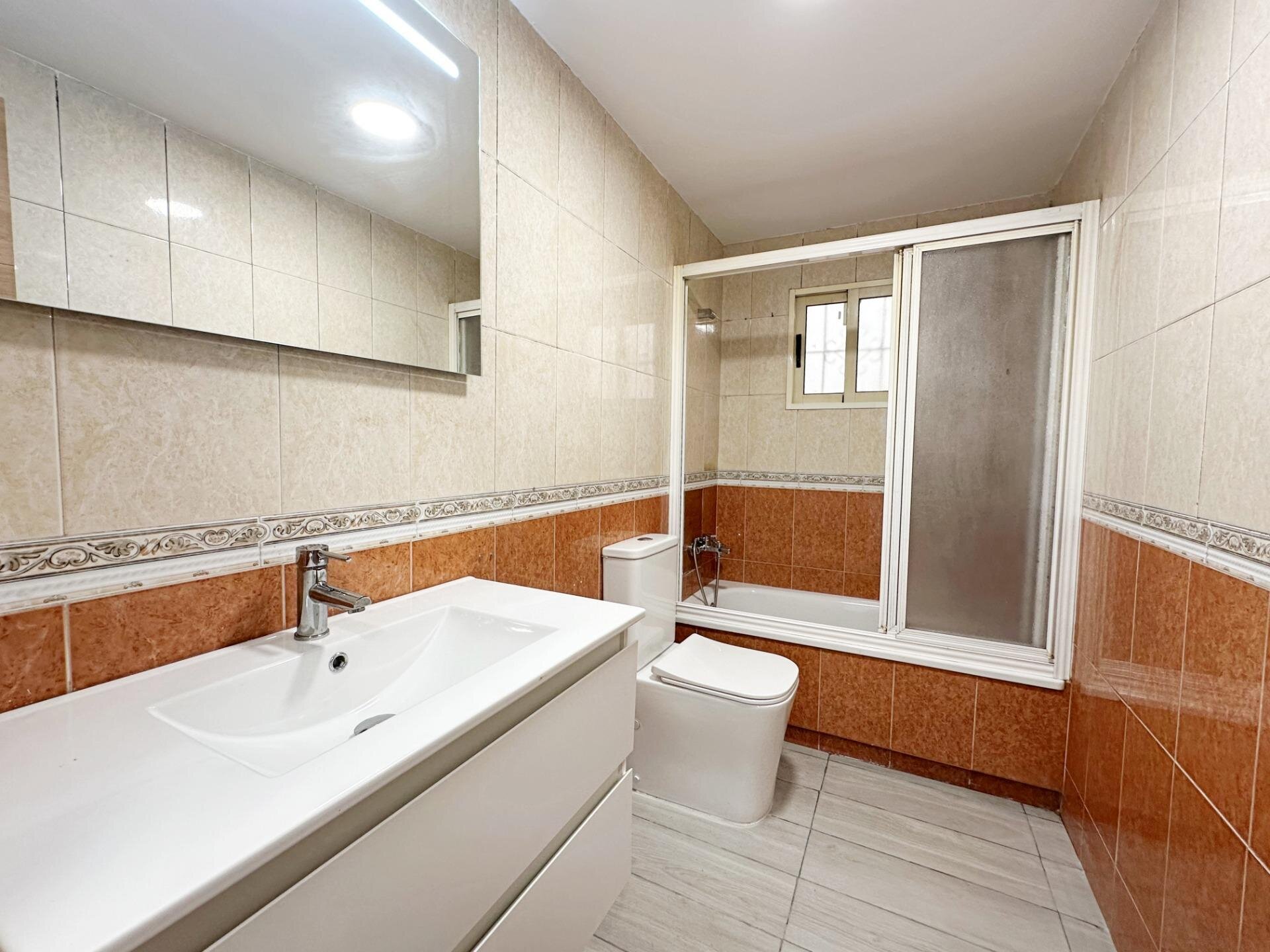 2-Bedroom Apartment in Estacion de Autobuses, Torrevieja - Image 13