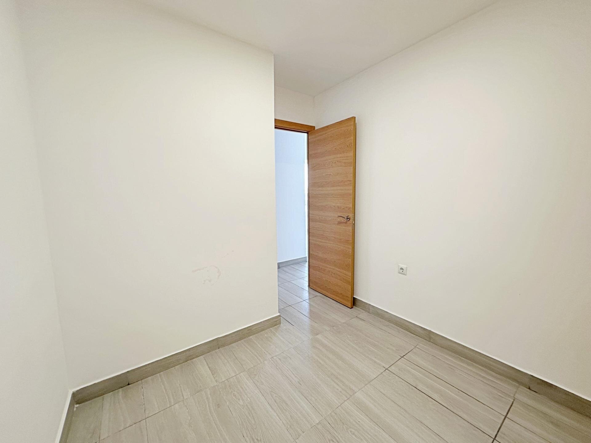 2-Bedroom Apartment in Estacion de Autobuses, Torrevieja - Image 14