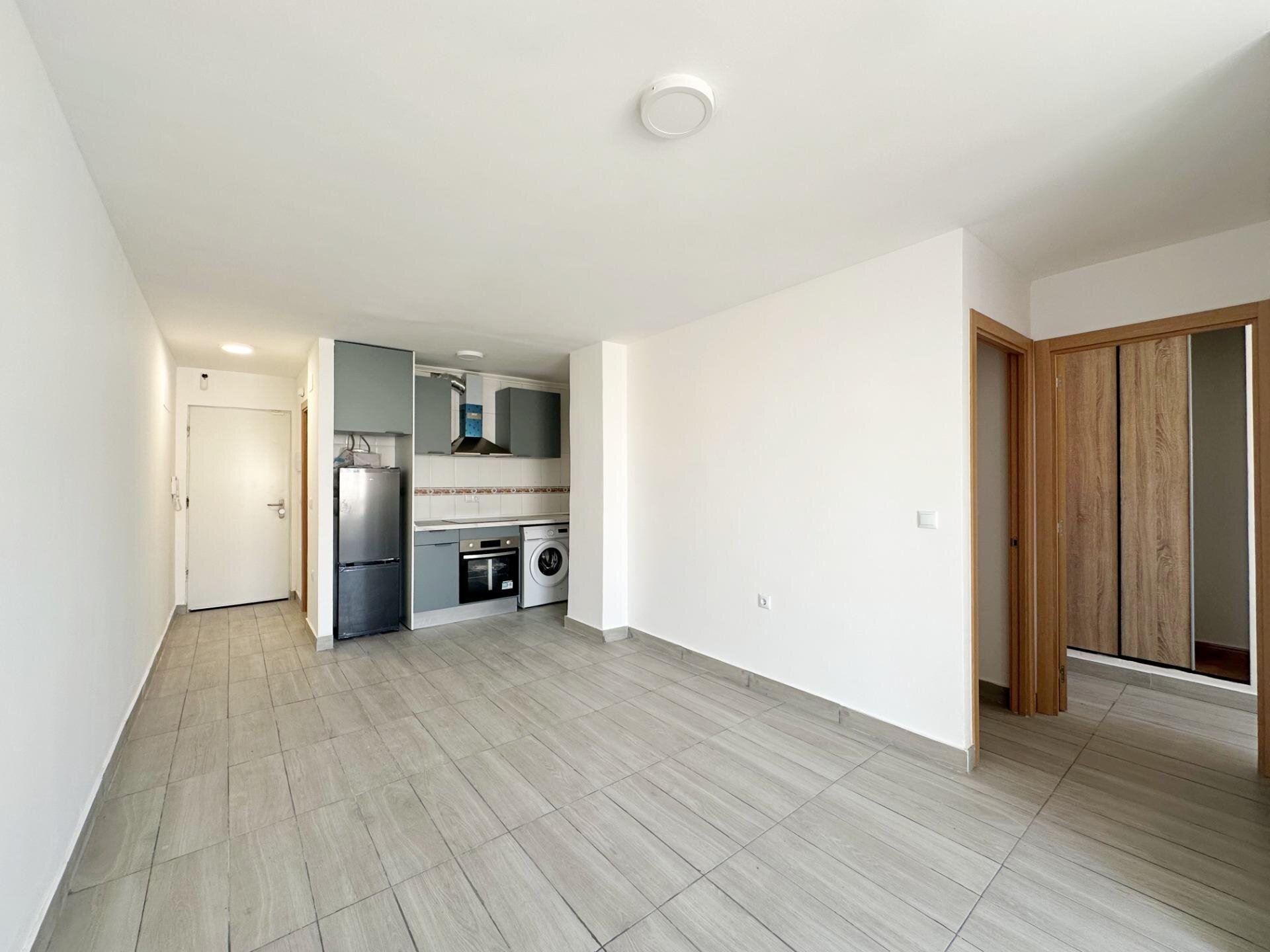 2-Bedroom Apartment in Estacion de Autobuses, Torrevieja - Image 2