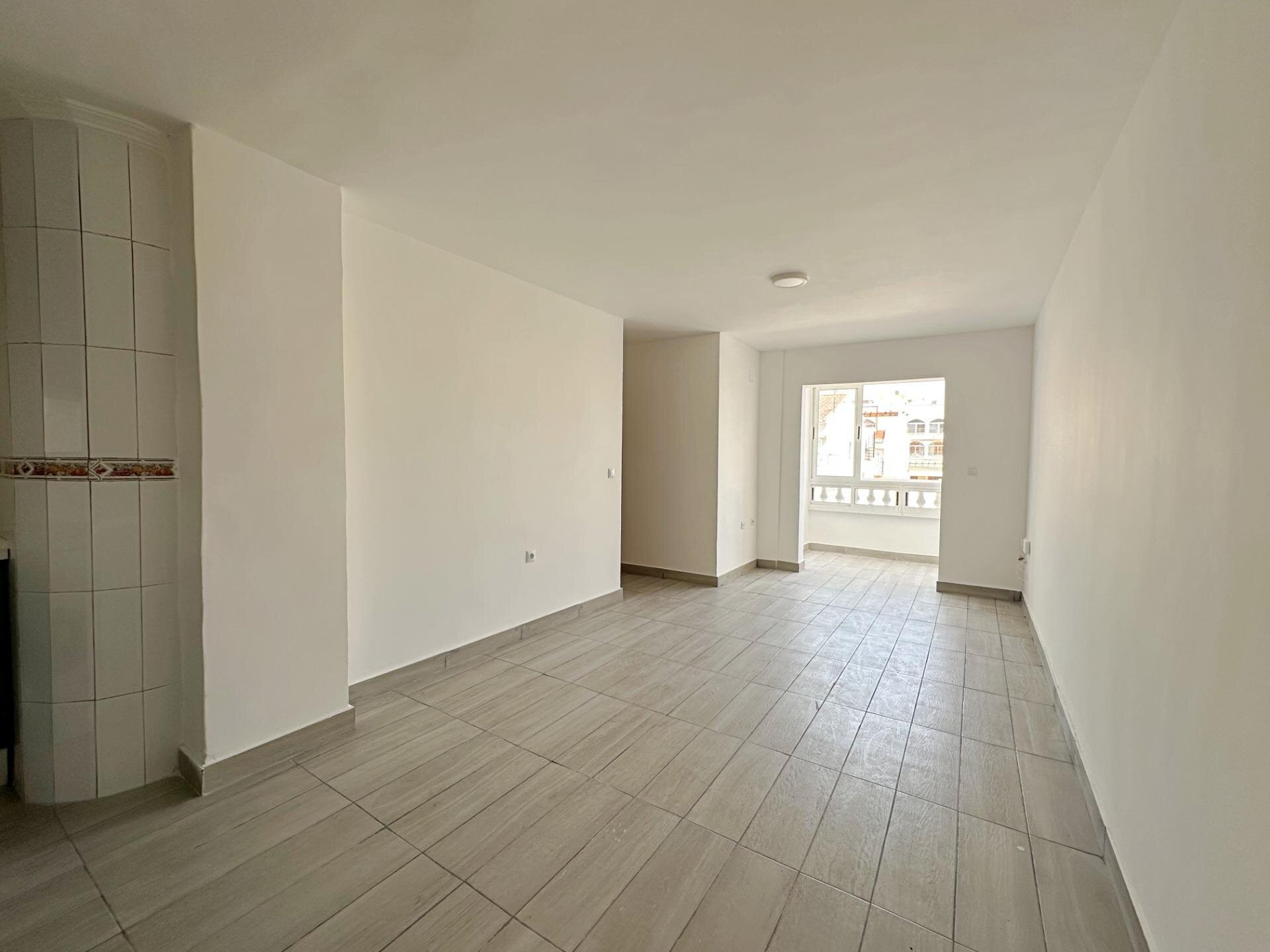 2-Bedroom Apartment in Estacion de Autobuses, Torrevieja - Image 5