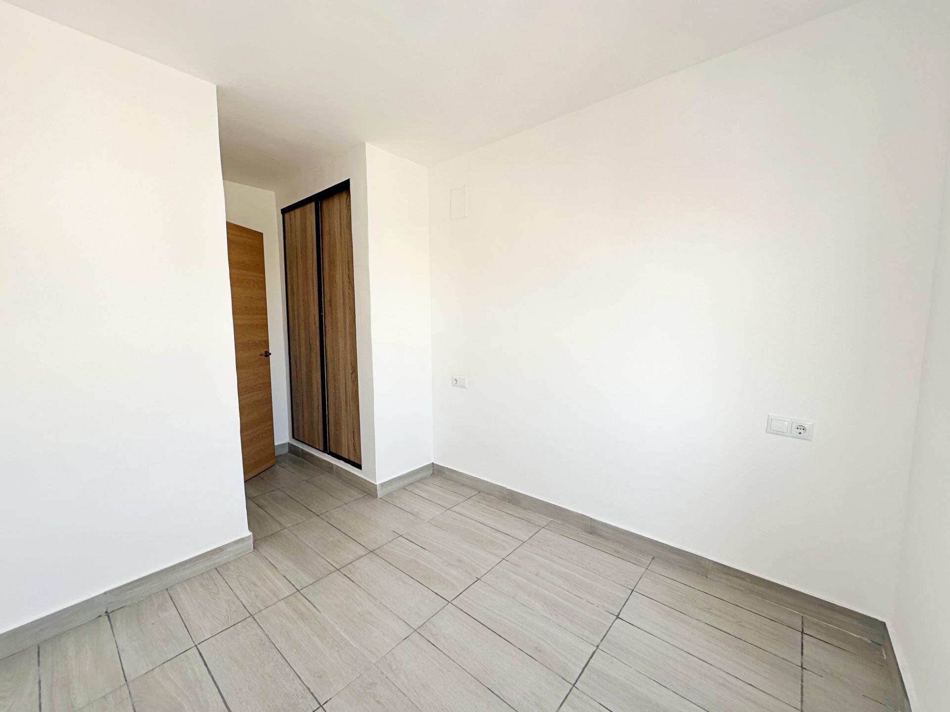 2-Bedroom Apartment in Estacion de Autobuses, Torrevieja - Image 9