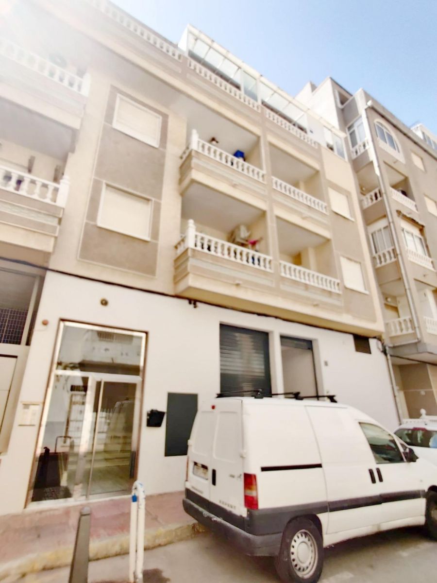 3-Bedroom Penthouse in Centro, Torrevieja - Image 1