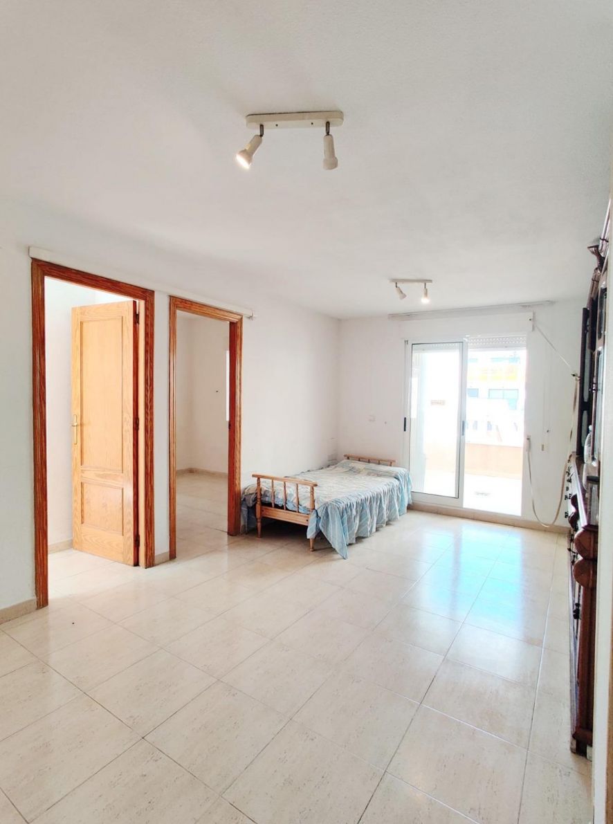 3-Bedroom Penthouse in Centro, Torrevieja - Image 10