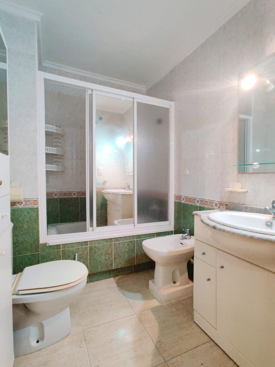 3-Bedroom Penthouse in Centro, Torrevieja - Image 18