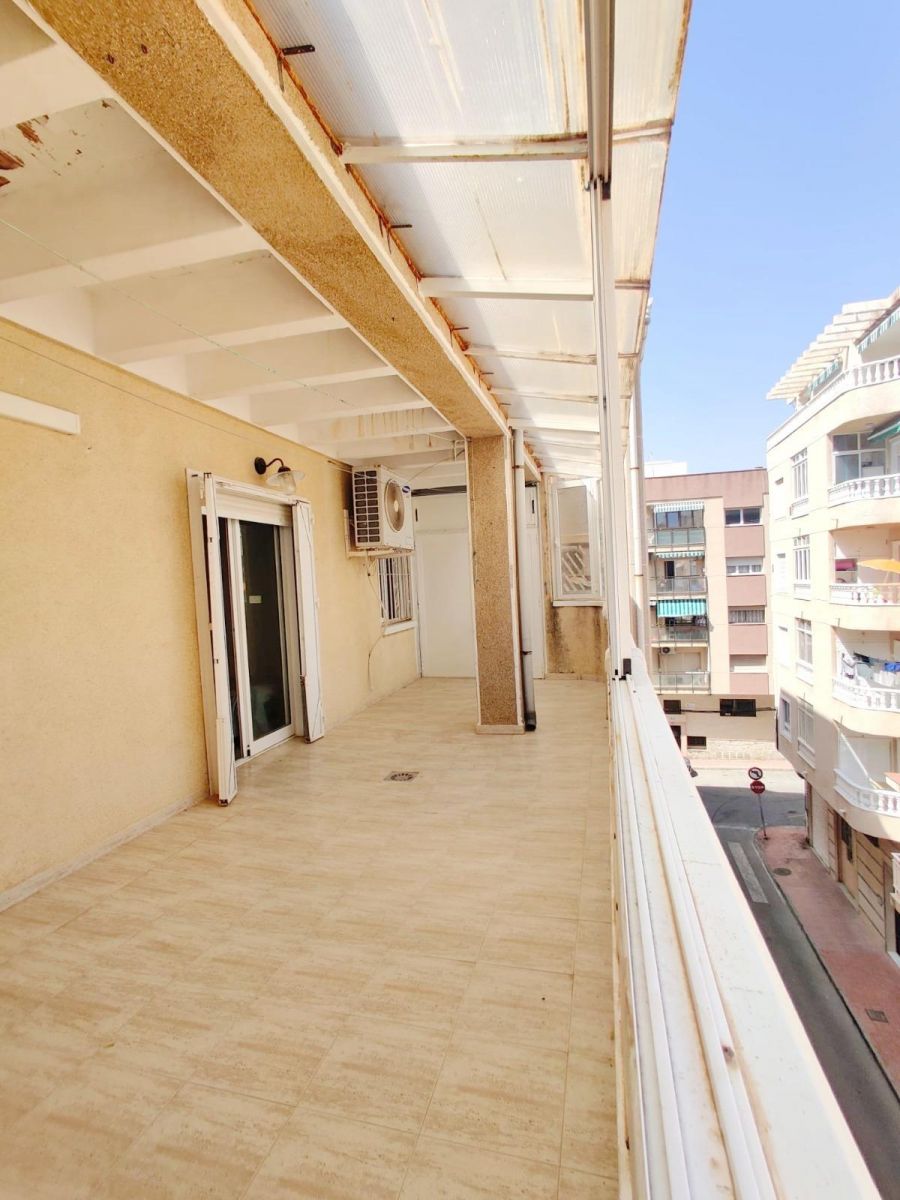 3-Bedroom Penthouse in Centro, Torrevieja - Image 19