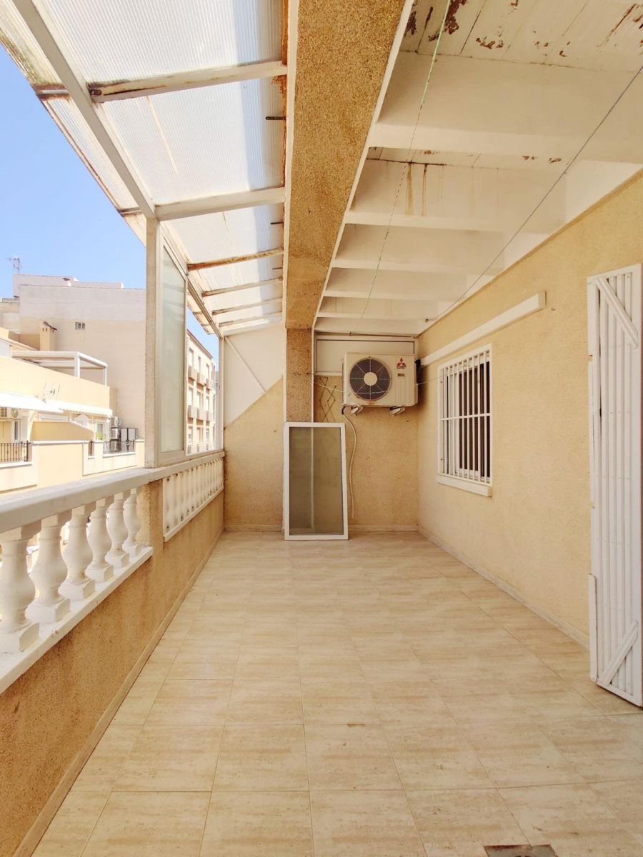 3-Bedroom Penthouse in Centro, Torrevieja - Image 27