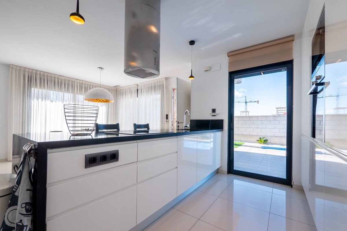 3-Bedroom Villa in Comunidad Valenciana, Almoradi - Image 6
