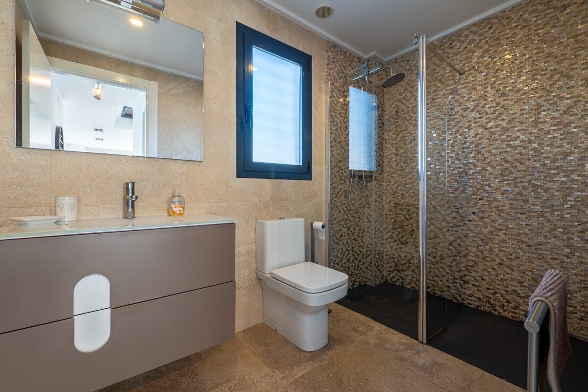 3-Bedroom Villa in Comunidad Valenciana, Almoradi - Image 9