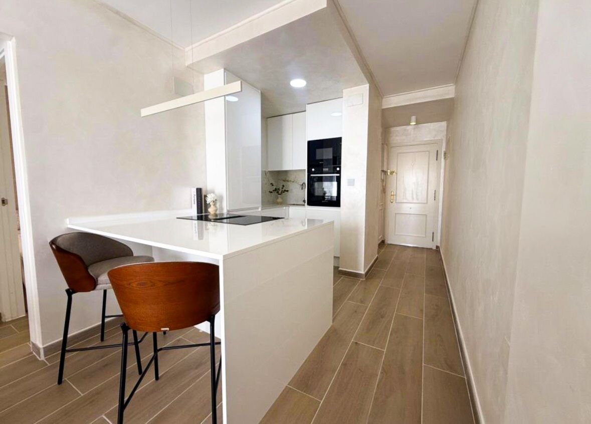 2-Bedroom Apartment in Centro, Torrevieja - Image 11