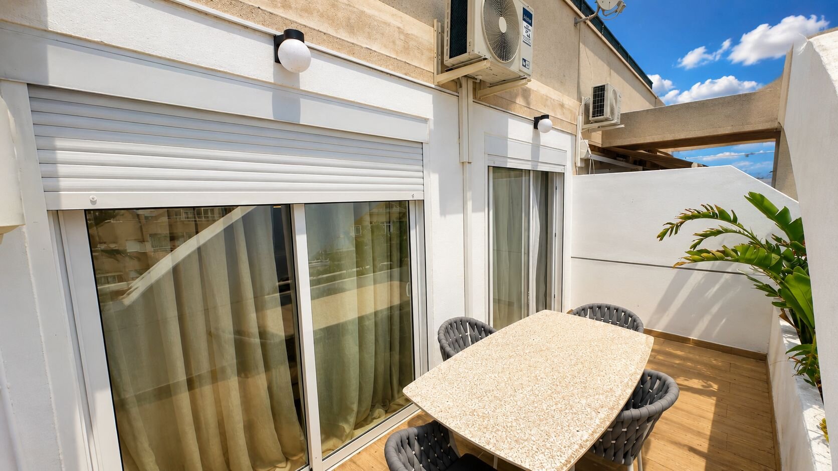 2-Bedroom Apartment in Centro, Torrevieja - Image 25