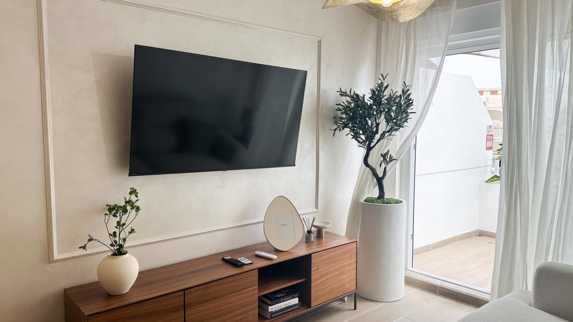 2-Bedroom Apartment in Centro, Torrevieja - Image 3