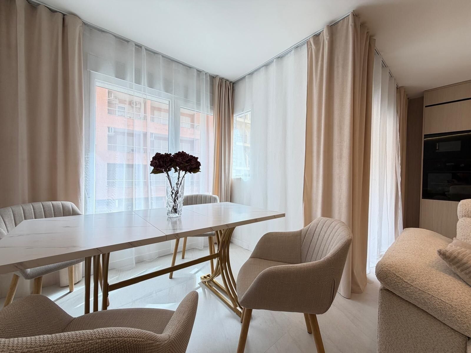 4-Bedroom Apartment in Estacion de Autobuses, Torrevieja - Image 11