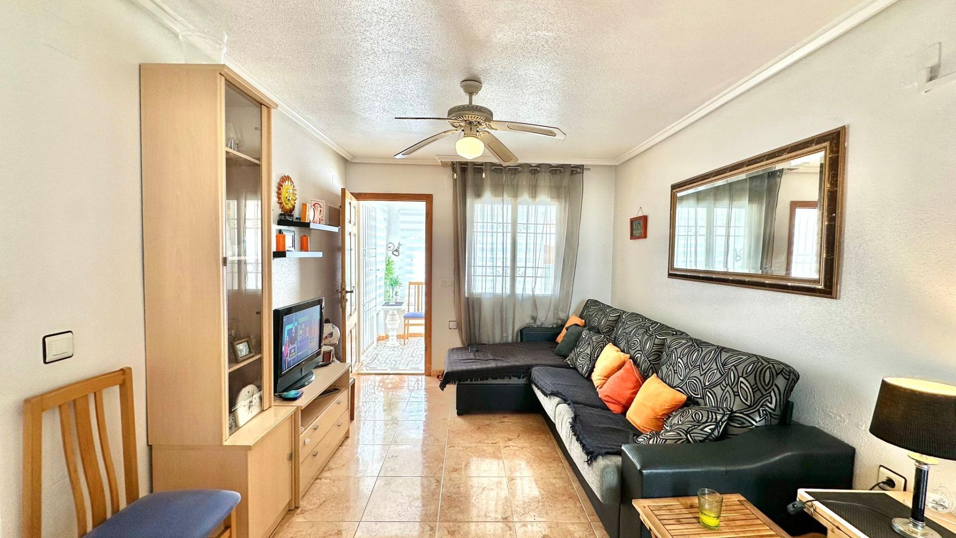 2-Bedroom Bungalow in El Limonar, Torrevieja - Image 2