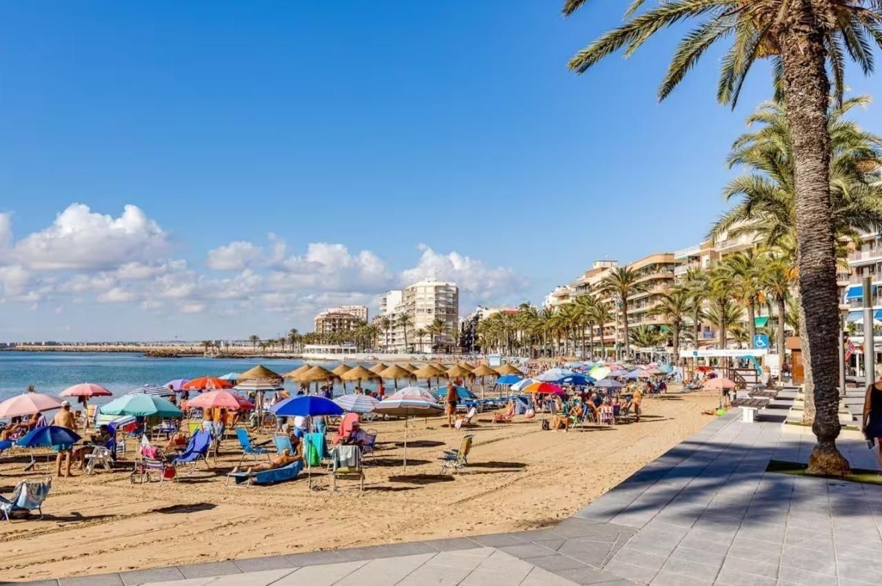 2-Bedroom Villa in Torrevieja, Torrevieja - Image 16