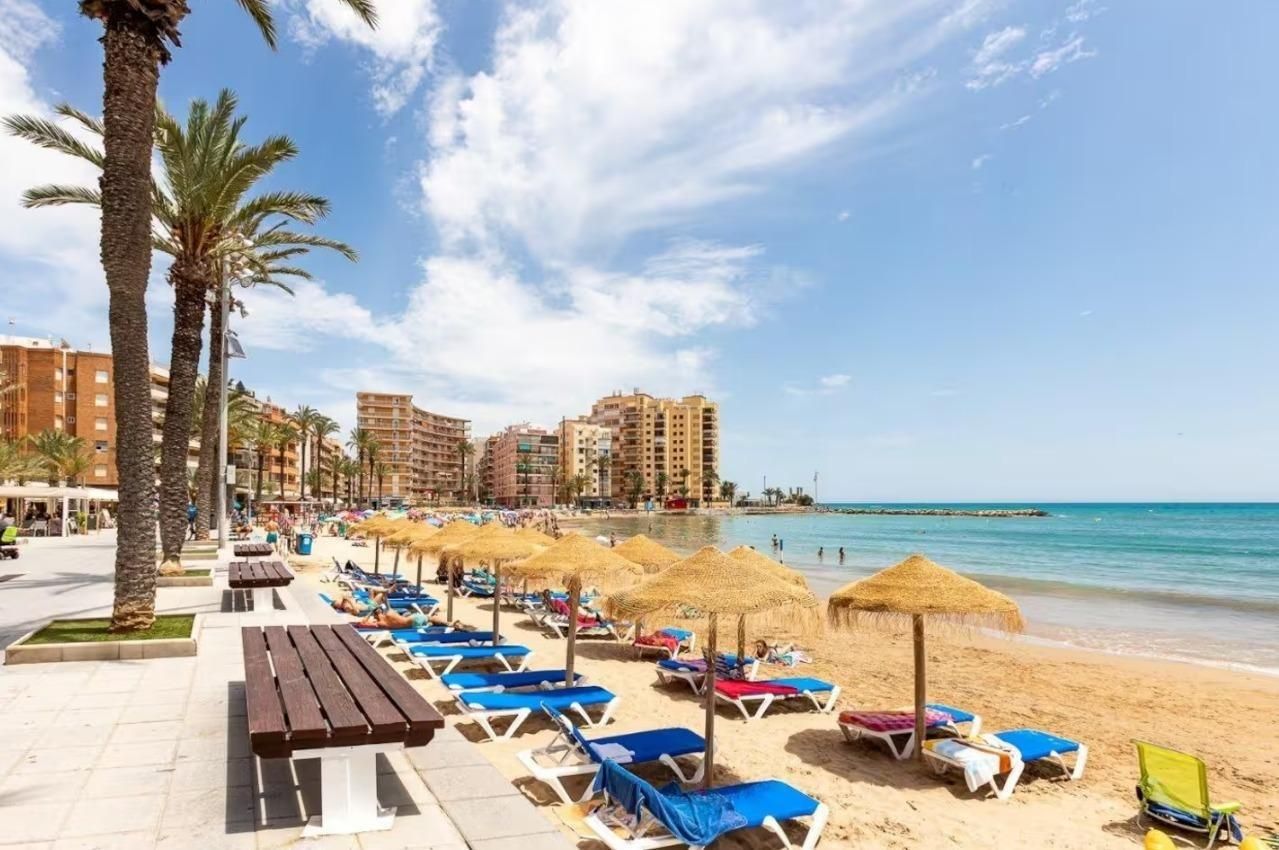 2-Bedroom Villa in Torrevieja, Torrevieja - Image 17