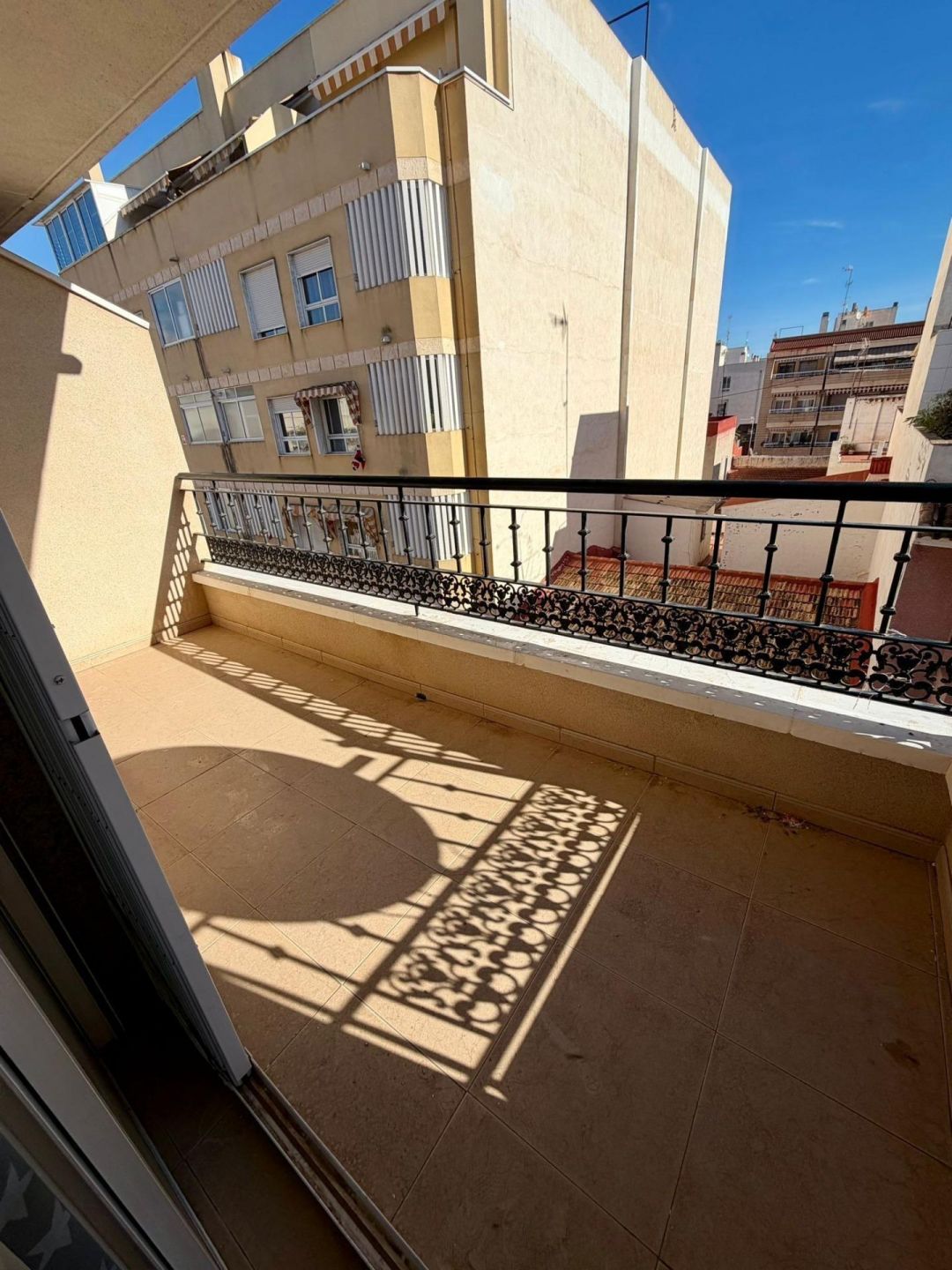 2-Bedroom Villa in Torrevieja, Torrevieja - Image 9