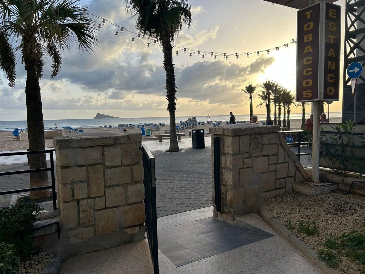 3-Bedroom Middle Floor Apartment in Benidorm | Sunny Cas... - Image 11