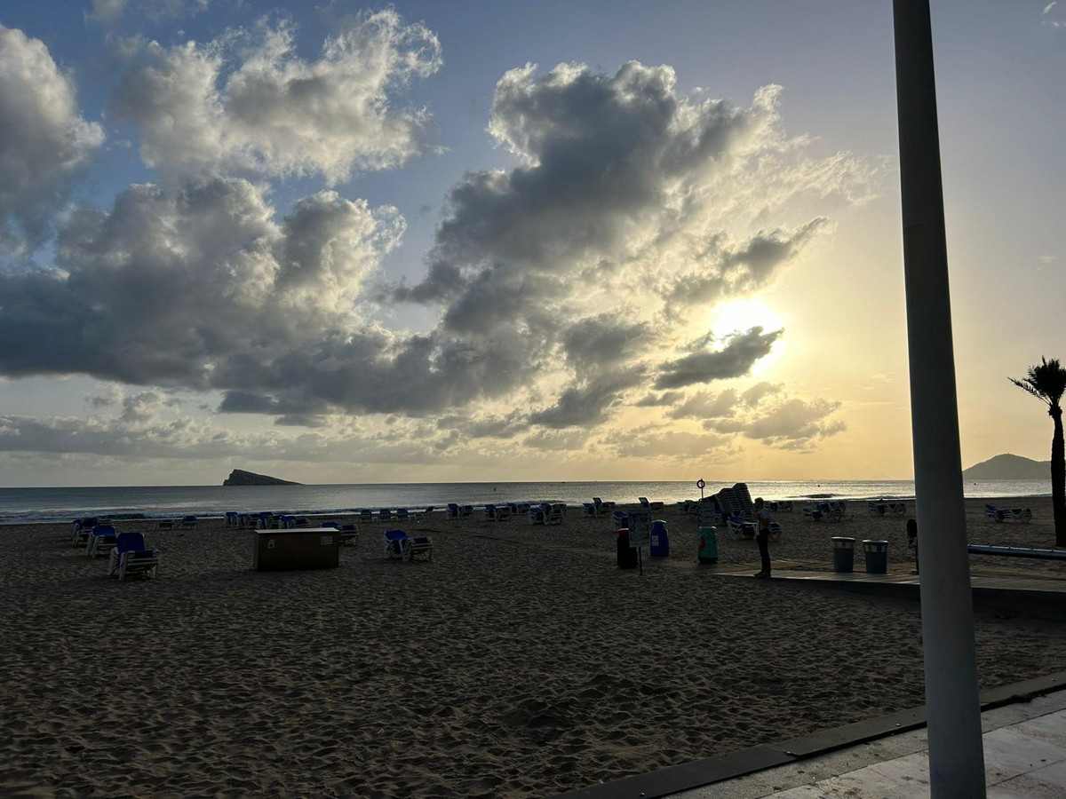 3-Bedroom Middle Floor Apartment in Benidorm | Sunny Cas... - Image 20