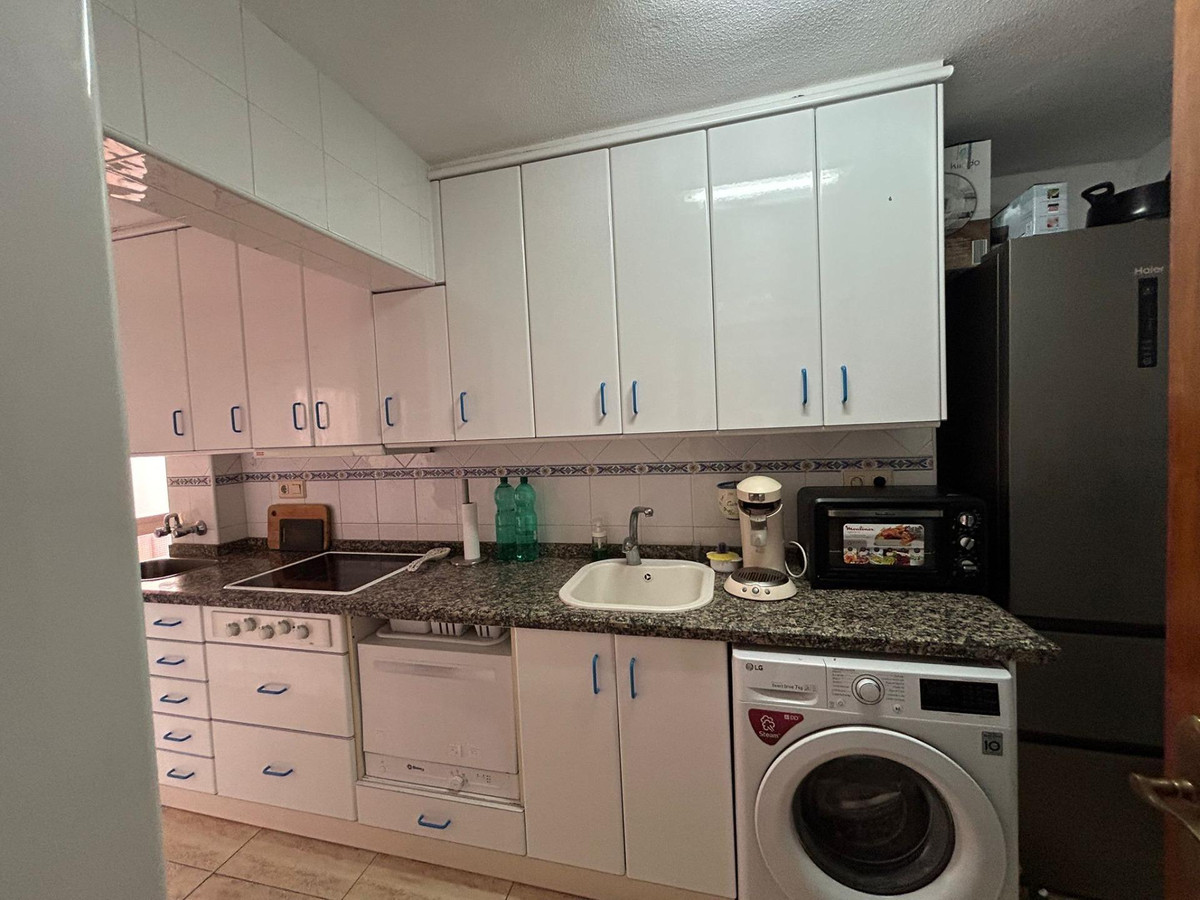 3-Bedroom Middle Floor Apartment in Benidorm | Sunny Cas... - Image 8