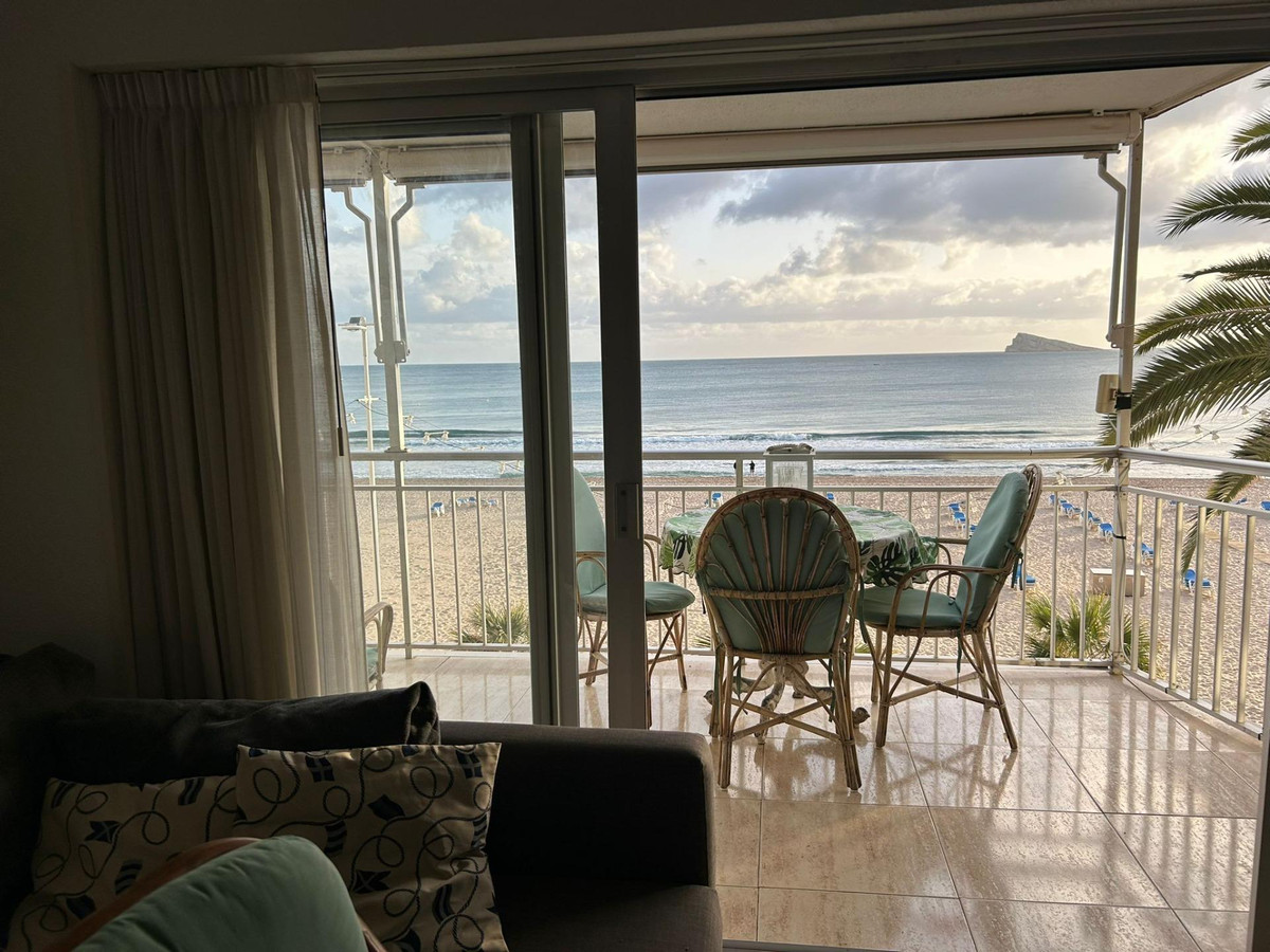 3-Bedroom Middle Floor Apartment in Benidorm | Sunny Cas... - Image 9