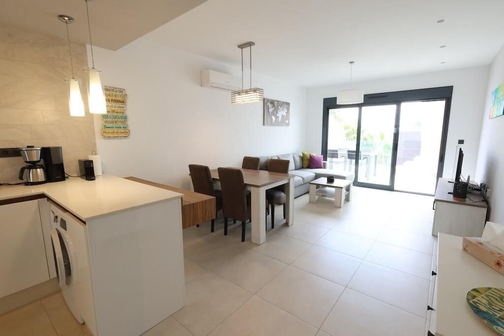 2-Bedroom Bungalow in Guardamar del Segura - Image 2