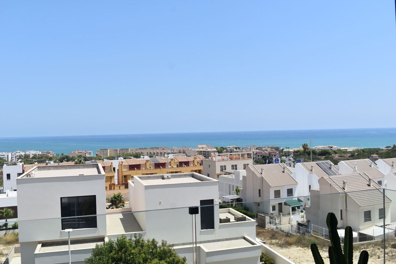 3-Bedroom Apartment in El Edén - Los Estaños, Guardamar del Segura - Image 2