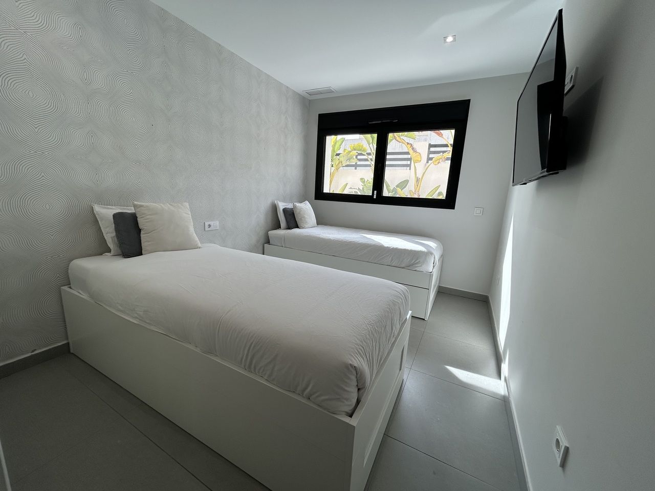 5-Bedroom Villa in La Siesta, Torrevieja - Image 10