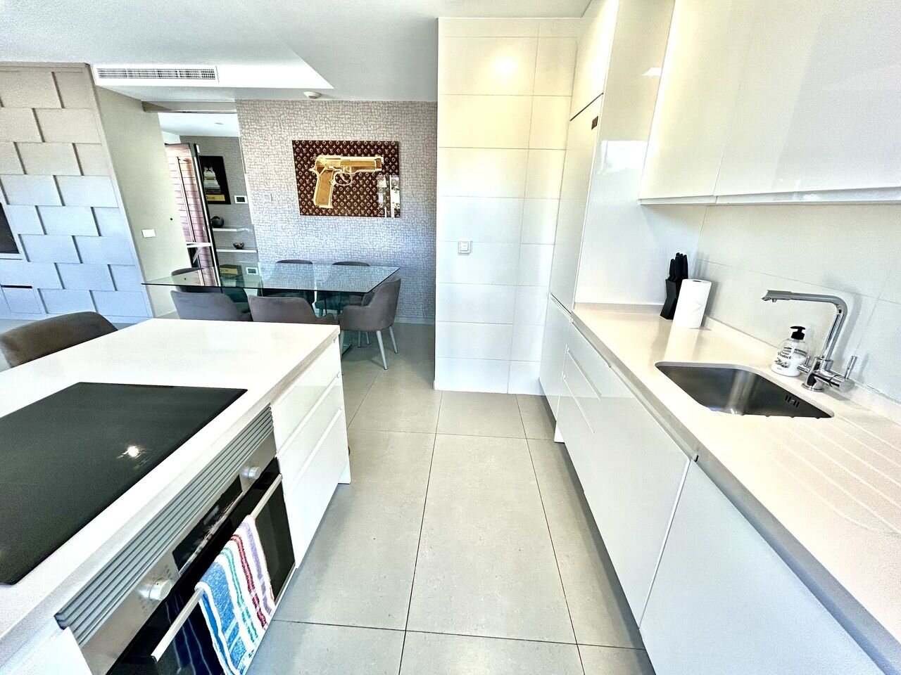 5-Bedroom Villa in La Siesta, Torrevieja - Image 11