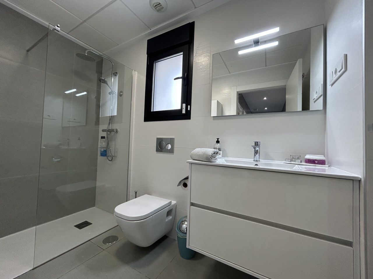 5-Bedroom Villa in La Siesta, Torrevieja - Image 14