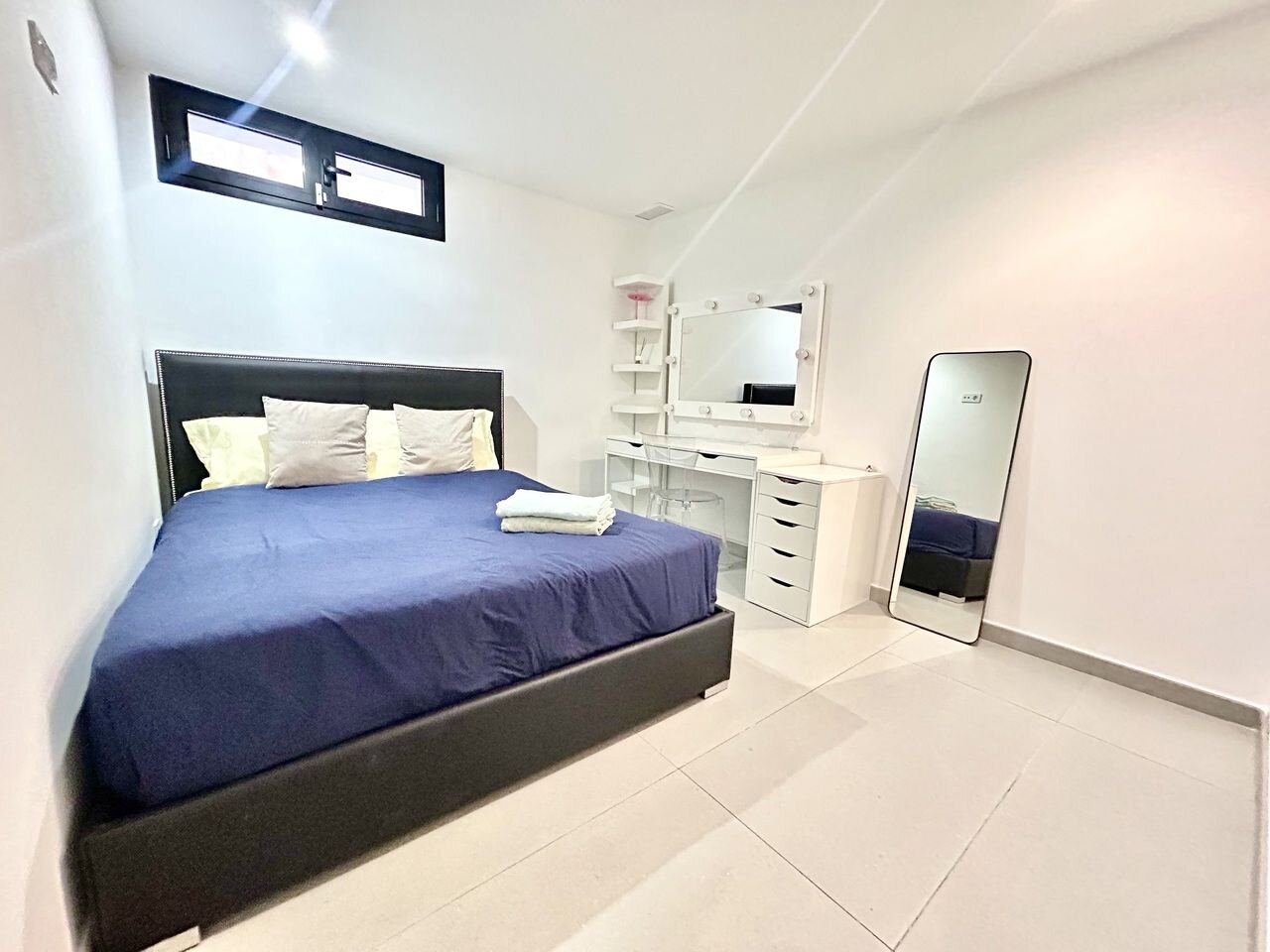 5-Bedroom Villa in La Siesta, Torrevieja - Image 29
