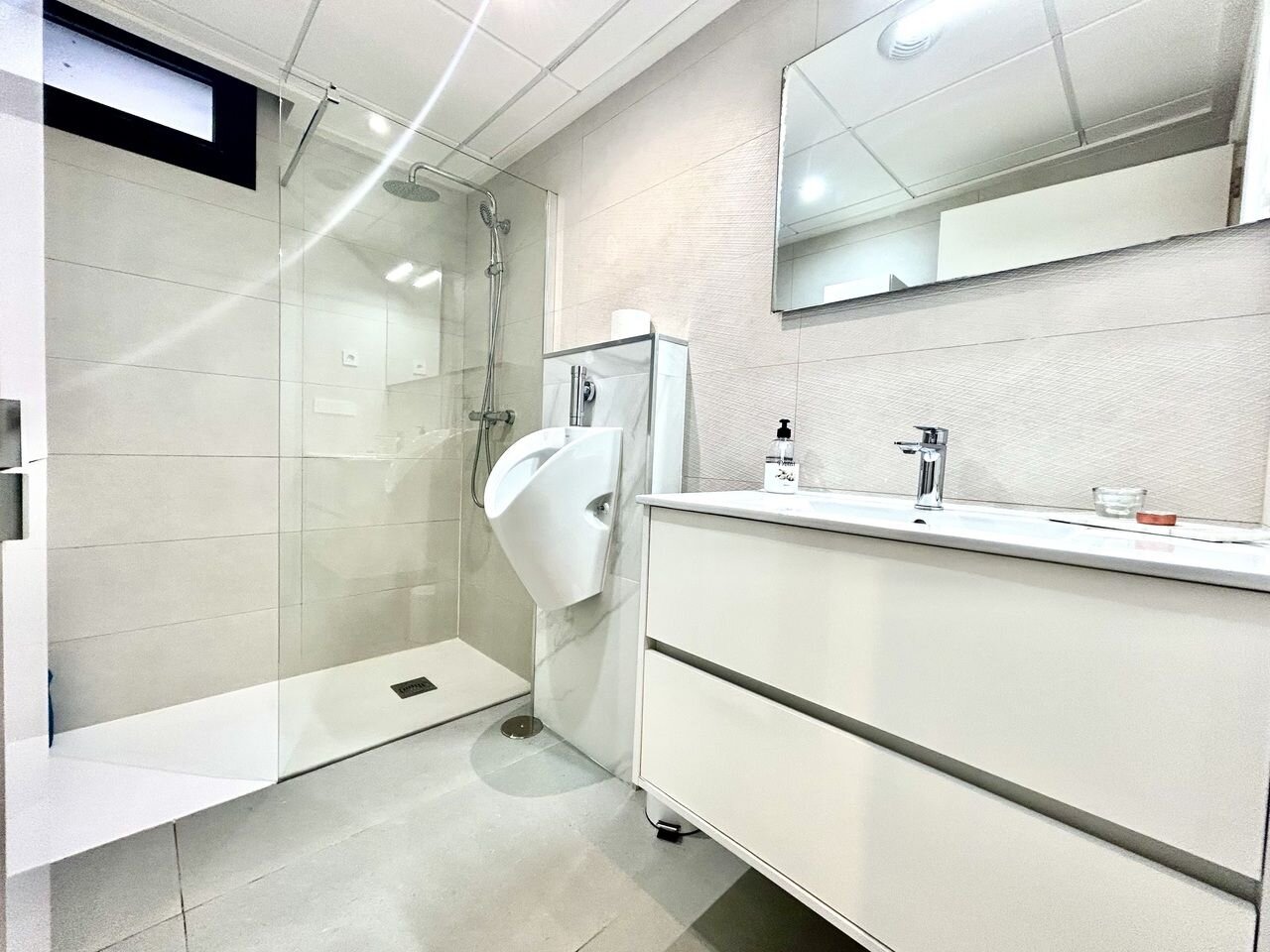 5-Bedroom Villa in La Siesta, Torrevieja - Image 32