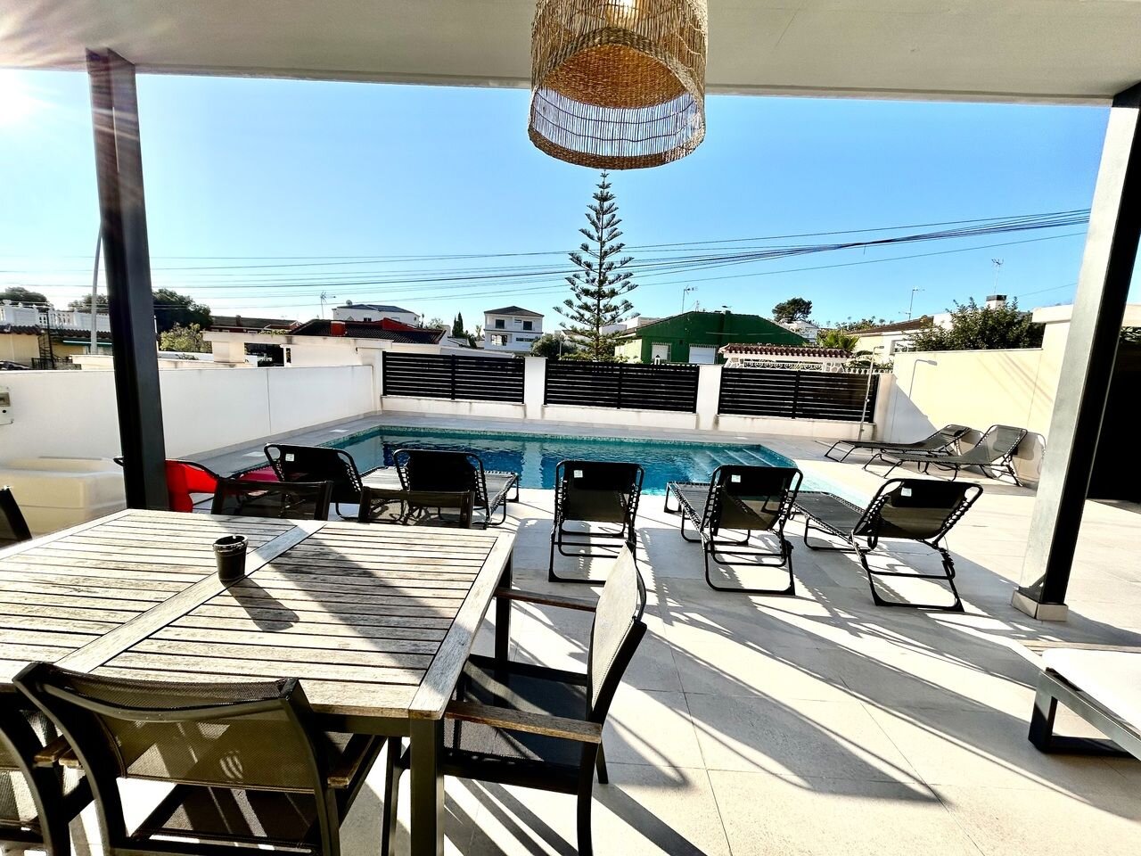 5-Bedroom Villa in La Siesta, Torrevieja - Image 4