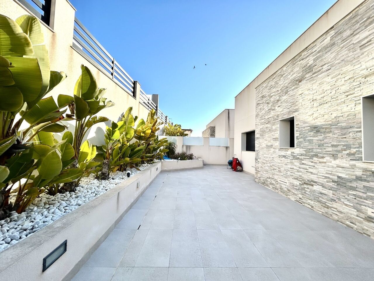 5-Bedroom Villa in La Siesta, Torrevieja - Image 40