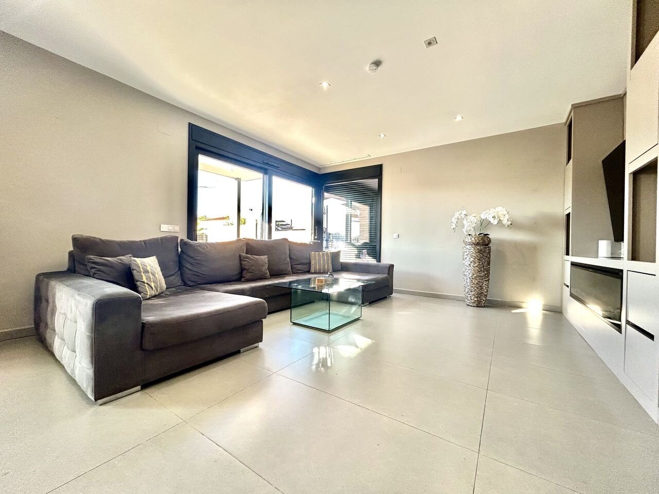 5-Bedroom Villa in La Siesta, Torrevieja - Image 5